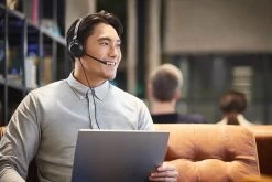 Jabra Evolve2 30 SE Corded USB Headset -JABRA Store 6abc7b21 5a77 4b18 8e25 dcb7a5510188 jabra evolve2 30 ms black cowork male medium 8