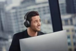 Jabra Evolve2 85 ANC Bluetooth Headset -JABRA Store ecba8052 4523 4ffe 92bc a3dcca12daf6 jabra evolve2 85 uc black open office 9