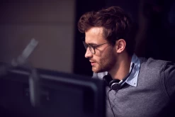 EPOS|Sennheiser IMPACT SC 668 Corded Headset -JABRA Store epos sennheiser impact sc 668 corded headset lifestyle image