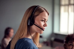 EPOS | Sennheiser SC 135 Mono USB-C And 3.5mm Corded Headset -JABRA Store epos sennheiser sc 135 mono usb c and 3.5mm corded headset lifestyle image