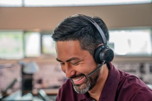 Plantronics/Poly Voyager Focus 2 ANC Bluetooth Headset - Image 5